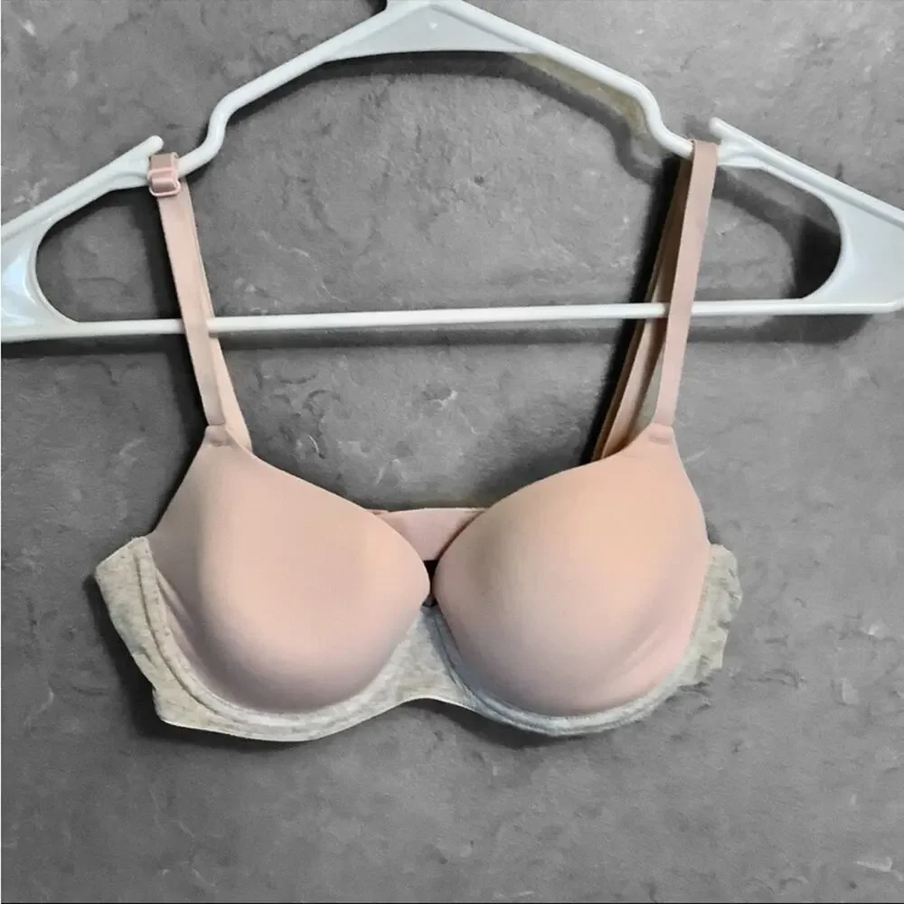 VS PINK Campus Lounge Lightly Lined Wear Everywhere T-Shirt Bra 34B Light Pink